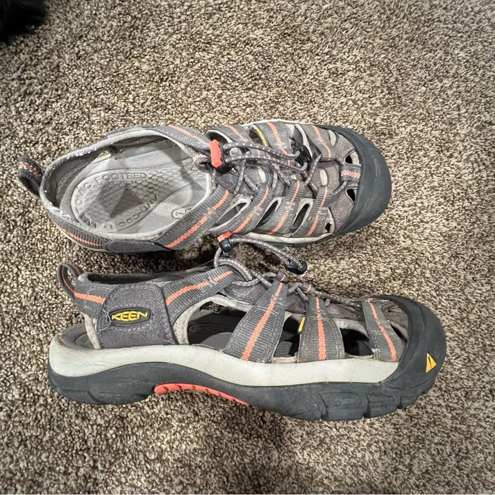KEEN Newport H2 Waterproof Hiking Sandal Women’s 10.5 Magnet Hot Coral Toggle